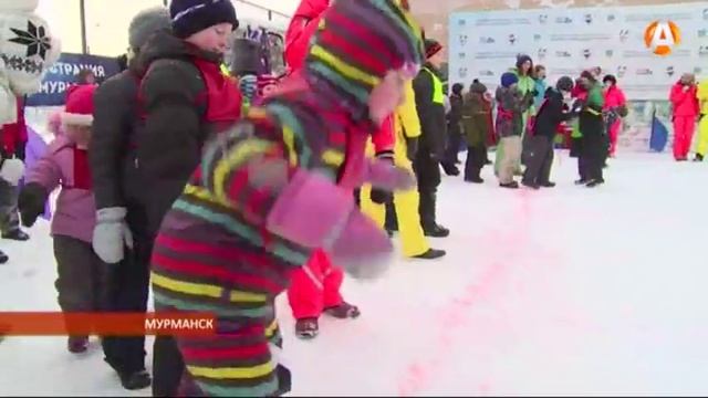 Первый в этом году спортивный городской праздник прошёл на улице Маклакова в Мурманске 08.02.2016 смотреть онлайн
