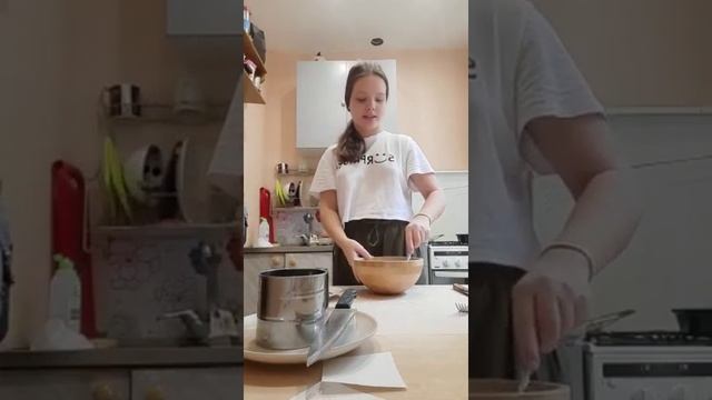 Завтрак для мамы. Ленивая пицца на сковороде. смотреть онлайн