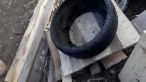 Корыта для животных из покрышек.
