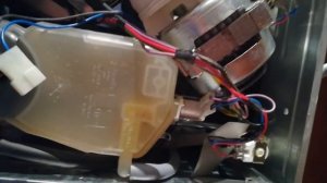РЕШЕНО. Посудомойка Аристон Ariston LI42 не сливает воду. Низкое напряжение на помпе.