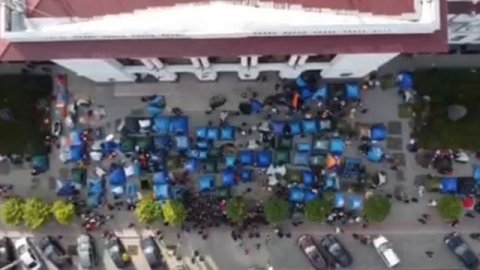 Столкновения в палаточном городке перед прокуратурой Кишинева –видео с коптера