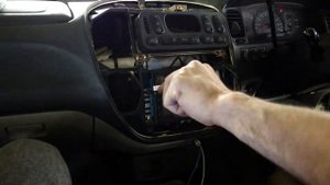 Установка автомагнитолы и камеры в Mitsubishi Delica