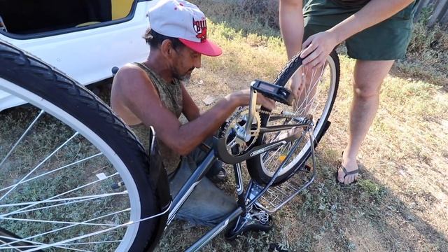 Подарили новый велосипед малоимущему. смотреть онлайн