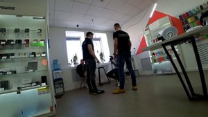 УКРАЛ АЙФОН XS MAX В МАГАЗИНЕ. ВЫЗВАЛИ ГБР. ПРАНК НАД ПРОДАВЦОМ