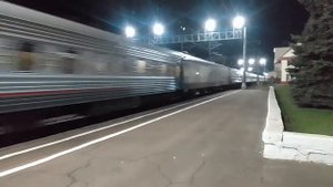 ЭП20-065 с фирменным поездом 007А "Таврия" сообщением "Санкт-Петербург-Севастополь".