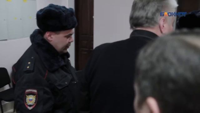 Взятие под стражу в зале суда Александра Трубникова смотреть онлайн