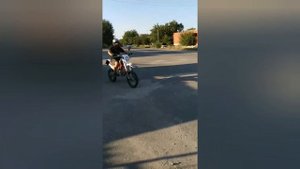 Трюки на питбайку