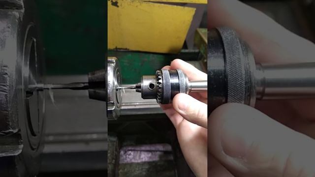 Токарка, приспасоба для нарезания мелкой резьбы. смотреть онлайн