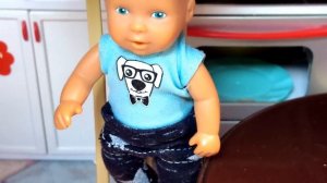 ПОПРОБУЙ УГАДАТЬ ПРАВИЛЬНУЮ КОРОБКУ😱🎁🤣 Катя и Макс веселая семейка! Куклы Барби истории ДАРИНЕЛКА Т