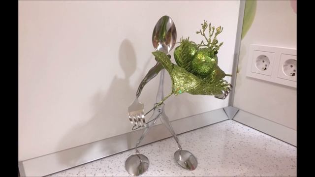 Человечек из ложек и вилок. Подарок своими руками. Подарок на 8 марта! смотреть онлайн