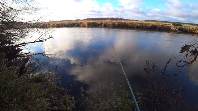 И всё же мы взяли губастого! Рыбалка на полудонку в ноябре! Небольшое изобретение! смотреть онлайн