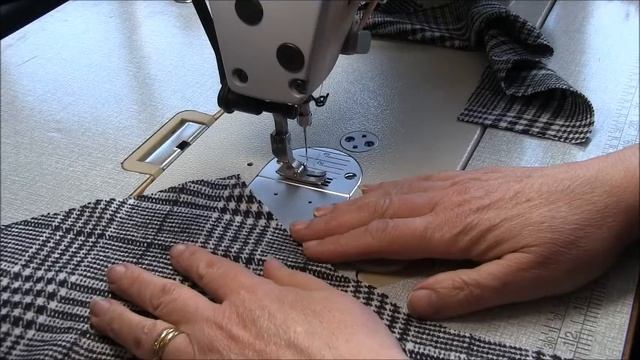 Darcy Hooded Reversible Infinity Scarf Sewing Pattern #2042 Sew-A-Long Trish Newbery Design смотреть онлайн