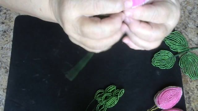 Бутон розы из бисера. Мастер - класс. Бисероплетение. смотреть онлайн