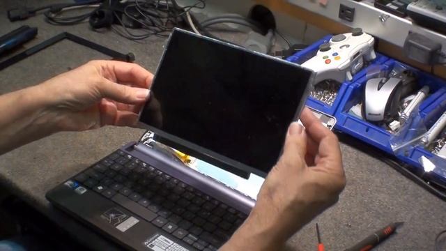 Laptop screen replacement / How to replace laptop screen Gateway LT2804u