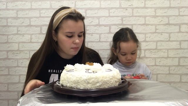 MUKBANG / Тортик «ДОМАШНИЙ СМЕТАННИК» ? / Не много вопросиков ? / mukbang / cake / tea/ kinder / смотреть онлайн