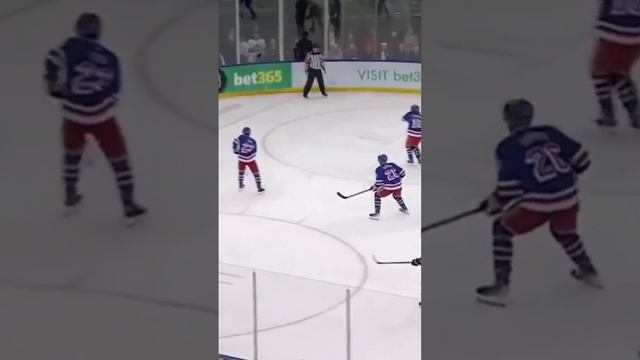 Василий Подколзин попадает в 🇷🇺 Панарина и забивает в ворота 🇷🇺 Шестёркина 👍 #nhl