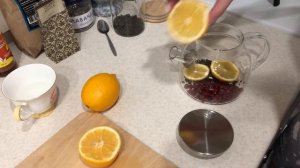 Завариваем необычный вкусный чай с брусникой и лимоном