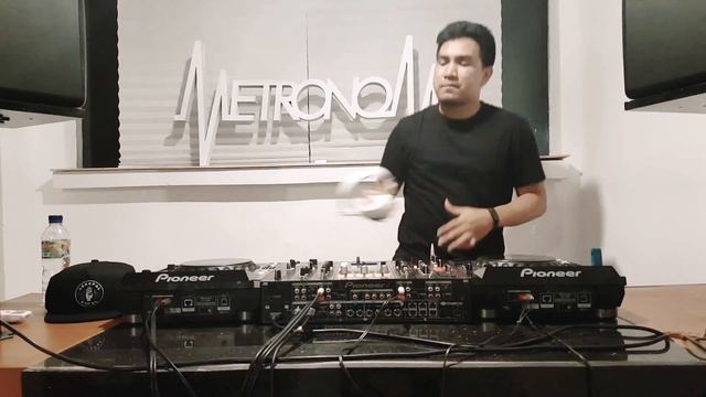 Miichael Christian live set смотреть онлайн