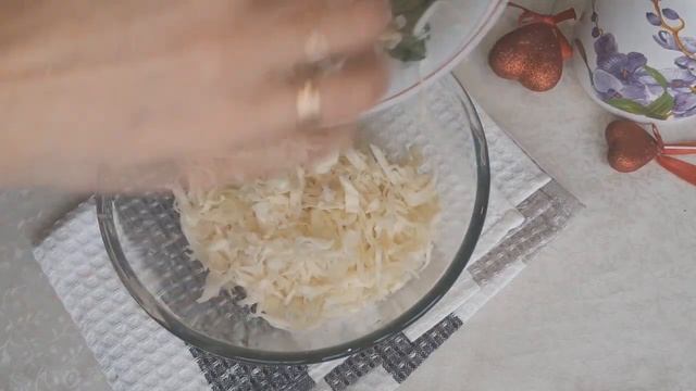 „КОРЕЙСКАЯ КУРИЦА„ Очень сытный салат  с курицей и корейской морковью.Быстро и Вкусно.