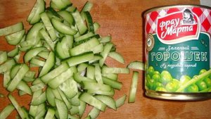 Нежный салат с копченой грудкой