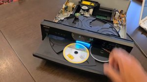 Look inside - Onkyo CD Changer DX-C390