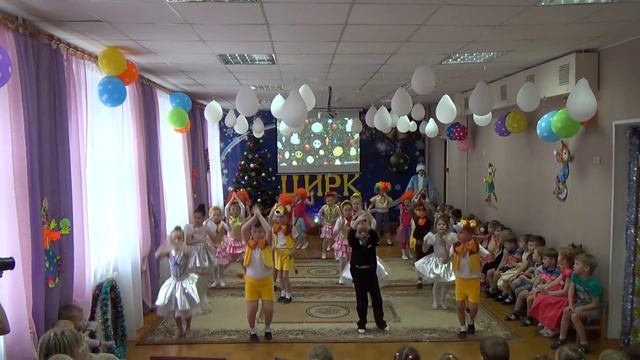 Танец "Новый год". Подготовительная группа. смотреть онлайн