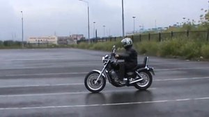 Упражнение № 2   Змейка, колейная доска, управление на малой скорости Honda СB400. exercise bike