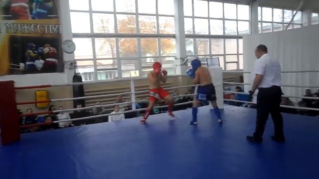 Звягинцев Дмитрий, красный угол, Година Петр,синий угол, кубок по кикбоксингу в честь юбилея МВД смотреть онлайн