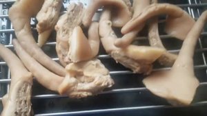 ??Запеченные свиные хвосты