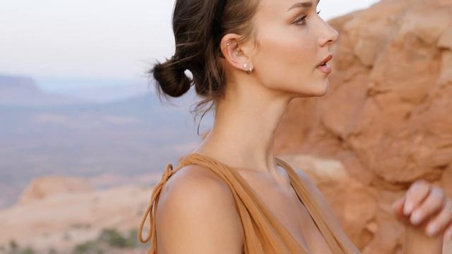 Rachel Cook  Alone in the Desert  Exclusive Video.mp4