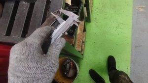 установка стекла кабину т 25. как я один ставлю? а вот так