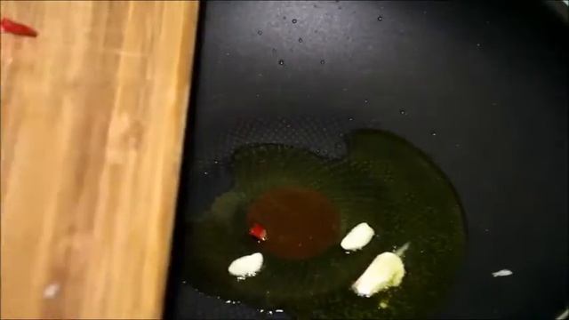 Бычьи яйца c луком и сметаной. смотреть онлайн