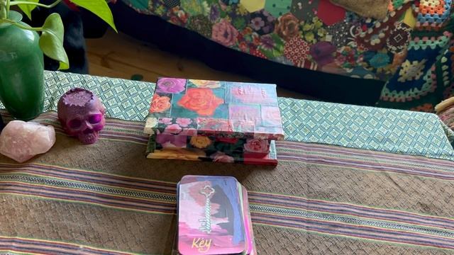 Handmade Oracle Decks смотреть онлайн