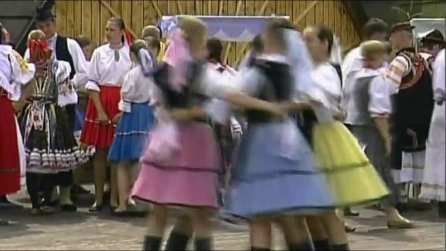 Lucina Slovak Folk Ensemble in Detva, Slovakia - Karicka смотреть онлайн