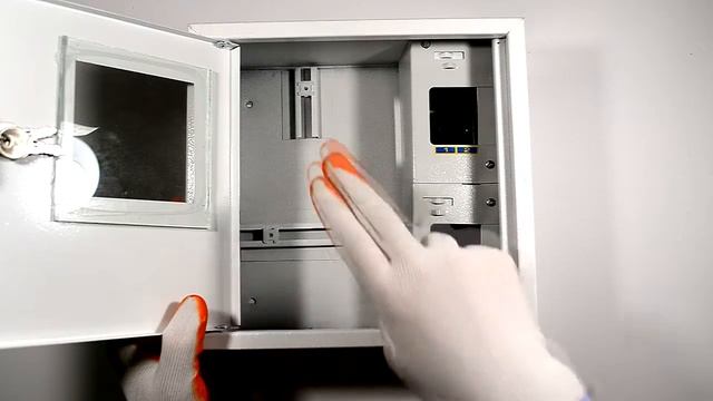 Шкаф e.mbox.stand.n.f1.04.z металлический, под 1-ф. счетчик, 4 мод., навесной, с замком смотреть онлайн