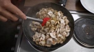 Салат из копчёного окорочка и ананасов с грибами Рецепт салата с копчёной курицей