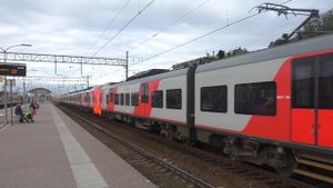Встреча электропоезда ЭТ2-8009 со сдвоенным скоростным электропоездом ЭС1-010/008