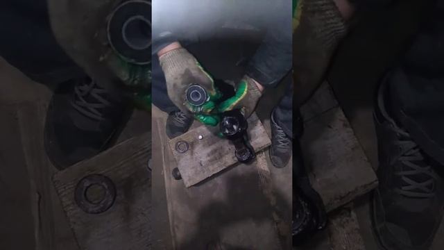 Запрессовка сайлентблоков без пресса и молотка! Подручными средствами в дали от автосервисов.. смотреть онлайн