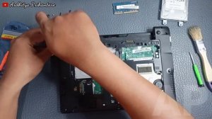 Acer Aspire One 725 Begini Cara Bongkarnya disassembly