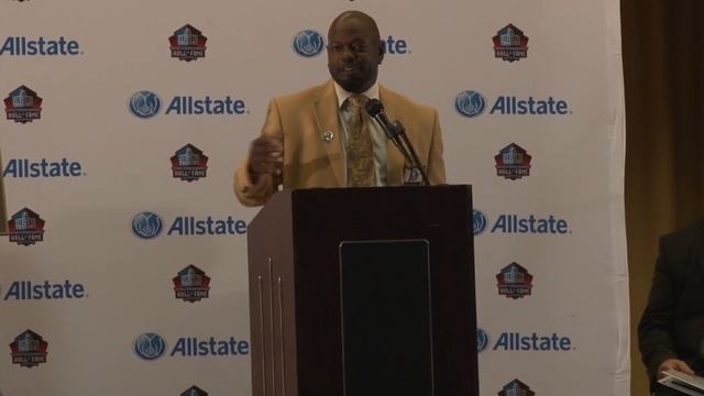 Emmitt Smith Speaks at Escambia High School during a Pro Football Hall of Fame Assembly смотреть онлайн