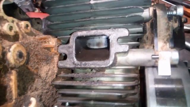 Маховик STIHL MS 180 по отношению к поршню. смотреть онлайн