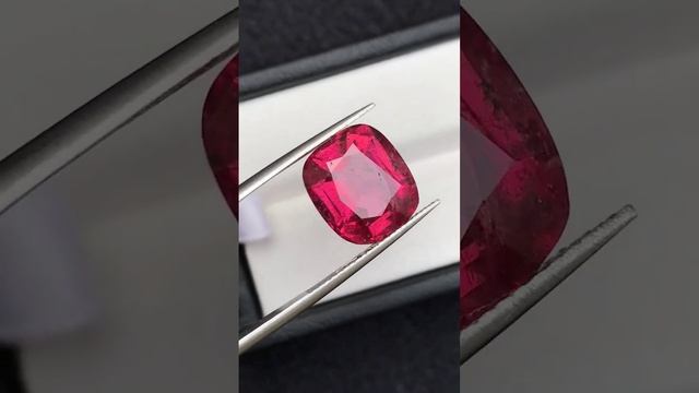 Beautiful natural ruby light tourmaline faceted available for sale Weight 7.70 carats gfj