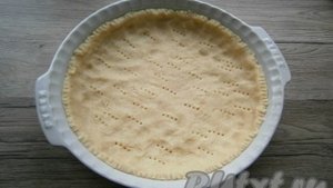 Песочный пирог с яблоками и безе