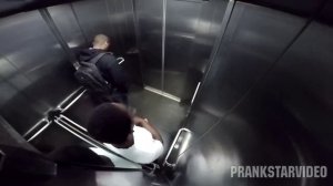Обосрался в лифте. Пранк.
