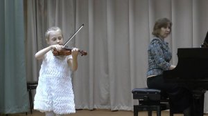 Ходит зайка по саду