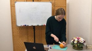 Объем шара, или чего в апельсине больше: кожуры или мякоти?