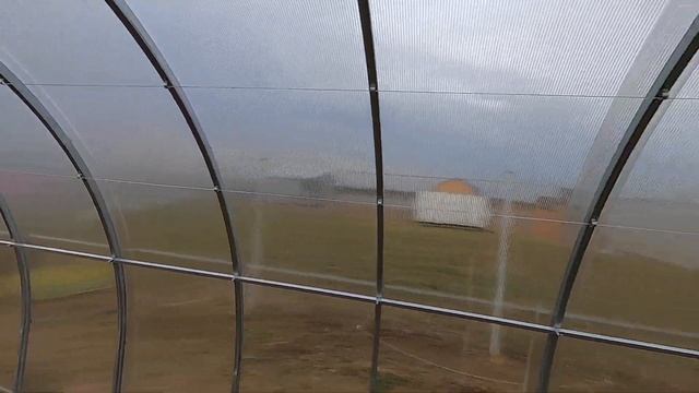 Поставили теплицу 3 на 6. Ждем тепло. Дача в Подмосковье в апреле. смотреть онлайн