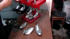 Растяжка в подъеме замшевых туфель