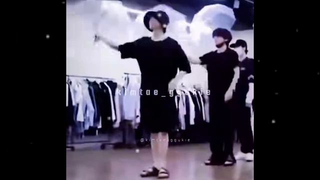 OMG💋😱Jungkook Got Super Worried Because Taehyung Was Badly Hitted By This(New)#taehyung#jungkook#bt смотреть онлайн