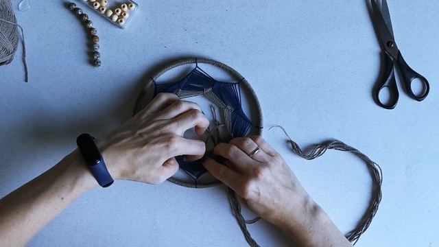 Как сделать необычный ловец снов своими руками? Плетём и наслаждаемся процессом смотреть онлайн